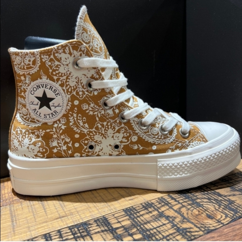 NWT Converse Platform High Tops - Picture 2 of 4